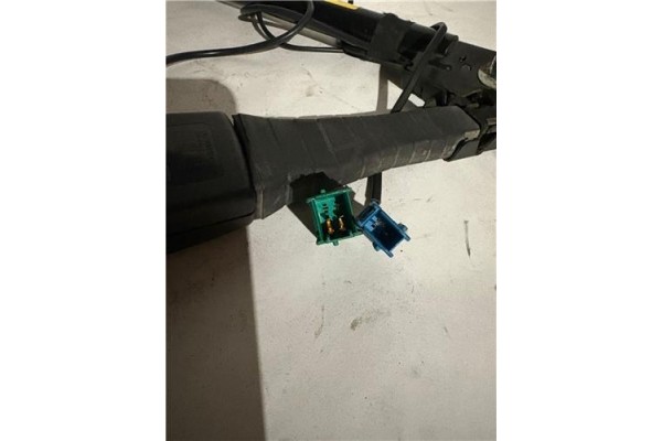Recambio de anclaje cinturon delantero derecho para opel astra h berlina 1.7 cdti referencia OEM IAM   