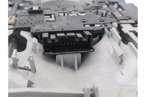 Recambio de luz delantero central techo para audi a3 (8p1) 2.0 fsi ambiente referencia OEM IAM 8P0947135D 16781020 