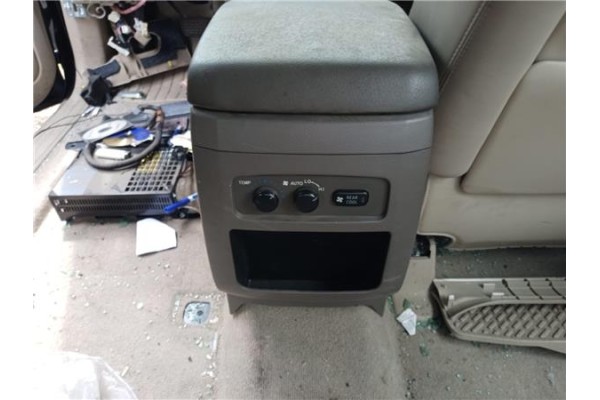 Recambio de consola para toyota land cruiser (j12) 3.0 d-4d (kdj120) referencia OEM IAM 5891060020E0  