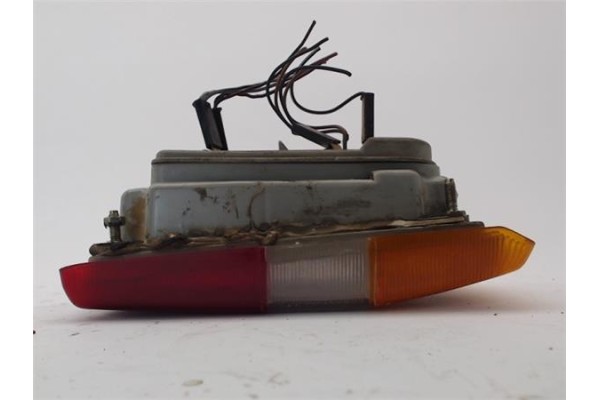 Recambio de piloto trasero izquierdo para ford fiesta berl./courier referencia OEM IAM 84FG13A603AA  