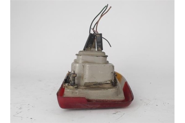 Recambio de piloto trasero derecho para ford fiesta berl./express referencia OEM IAM 6112583  