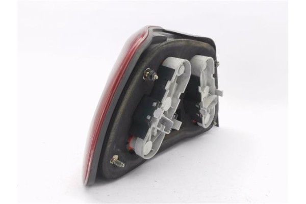 Recambio de piloto trasero derecho para volvo s40 berlina 1.6 referencia OEM IAM 30800228  