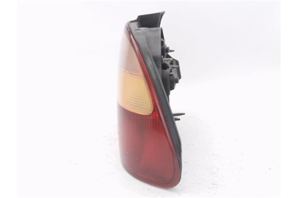 Recambio de piloto trasero derecho para rover rover 400 (rt) 1.4 414 i (4-ptas.) referencia OEM IAM XFB101420  