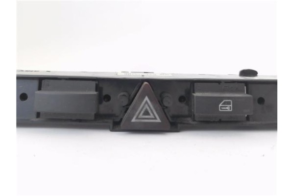 Recambio de interruptor luces emergencia para opel zafira 1.9 cdti referencia OEM IAM 13100105 03758075XF 