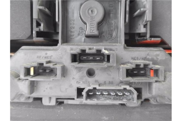 Recambio de piloto trasero izquierdo para volkswagen golf iv berlina (1j1) 1.8 t referencia OEM IAM 1J6945257  