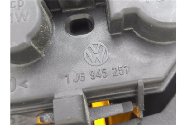 Recambio de piloto trasero izquierdo para volkswagen golf iv berlina (1j1) 1.8 t referencia OEM IAM 1J6945257  