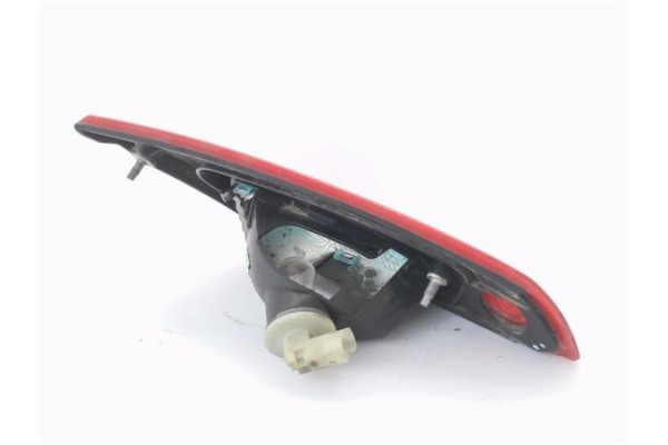 Recambio de piloto porton trasero derecho para mitsubishi colt cz3 berl. 5 (z30a) 1.1 inform (d) referencia OEM IAM MN105626  