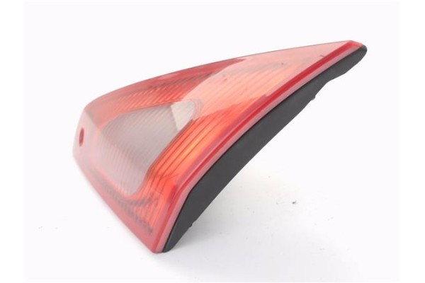 Recambio de piloto porton trasero derecho para mitsubishi colt cz3 berl. 5 (z30a) 1.1 inform (d) referencia OEM IAM MN105626  