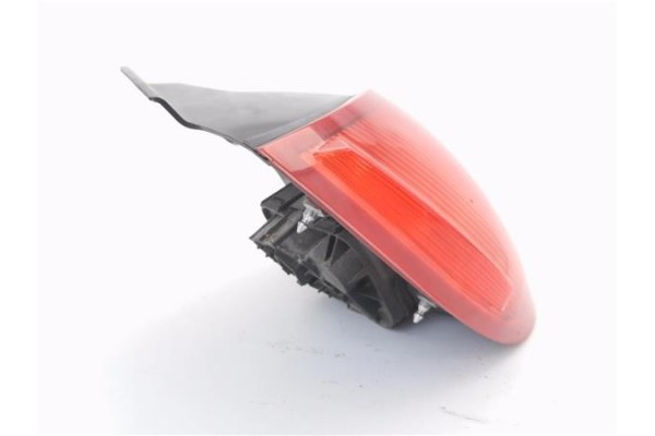 Recambio de piloto trasero izquierdo para mitsubishi colt cz3 berl. 5 (z30a) 1.1 inform (d) referencia OEM IAM MR957365  