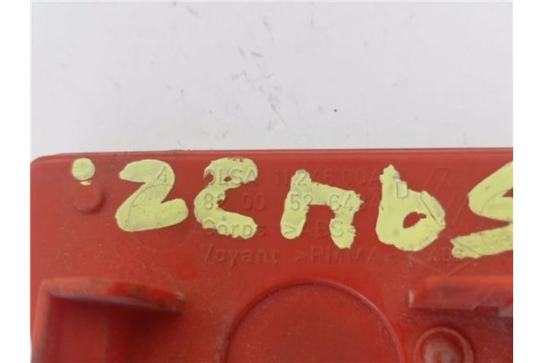 Recambio de reflectante paragolpes trasero para renault scenic ii (jm) 1.5 dci (jm02, jm13) referencia OEM IAM 820052643A  
