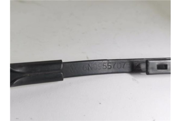 Recambio de brazo limpiaparabrisas trasero para volkswagen polo iii berlina (6n2) 1.4 conceptline referencia OEM IAM 6N0955707  