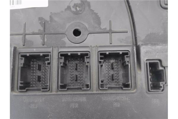 Recambio de caja fusibles/rele para renault megane ii (bm0/1_, cm0/1_) 1.9 dci referencia OEM IAM 8200306435 8200280945 