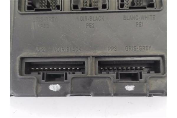 Recambio de caja fusibles/rele para renault megane ii (bm0/1_, cm0/1_) 1.9 dci referencia OEM IAM 8200306435 8200280945 