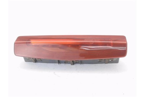 Recambio de luz central de freno para opel zafira 1.9 cdti referencia OEM IAM 13252463 555461589 