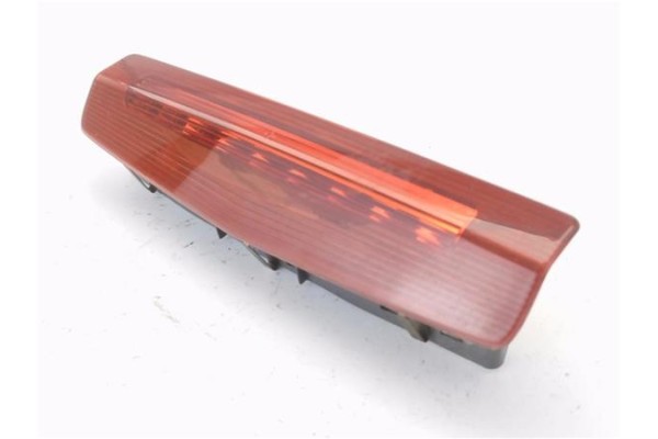 Recambio de luz central de freno para opel zafira 1.9 cdti referencia OEM IAM 13252463 555461589 