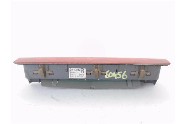 Recambio de luz central de freno para opel zafira 1.9 cdti referencia OEM IAM 13252463 555461589 