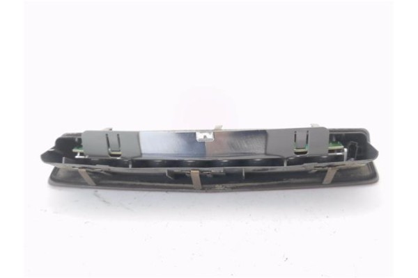 Recambio de luz central de freno para opel zafira 1.9 cdti referencia OEM IAM 13252463 555461589 