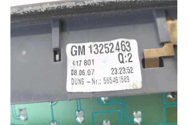 Recambio de luz central de freno para opel zafira 1.9 cdti referencia OEM IAM 13252463 555461589 