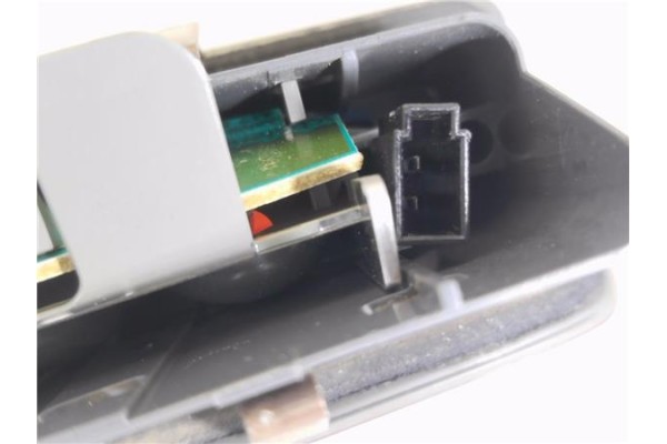 Recambio de luz central de freno para opel zafira 1.9 cdti referencia OEM IAM 13252463 555461589 