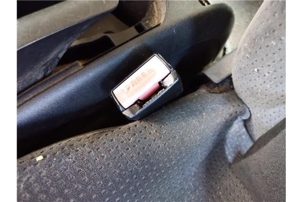 Recambio de anclaje cinturon delantero izquierdo para citroen c4 berlina 1.6 collection referencia OEM IAM   
