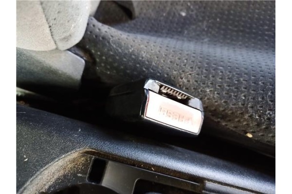 Recambio de anclaje cinturon delantero izquierdo para citroen c4 berlina 1.6 collection referencia OEM IAM   