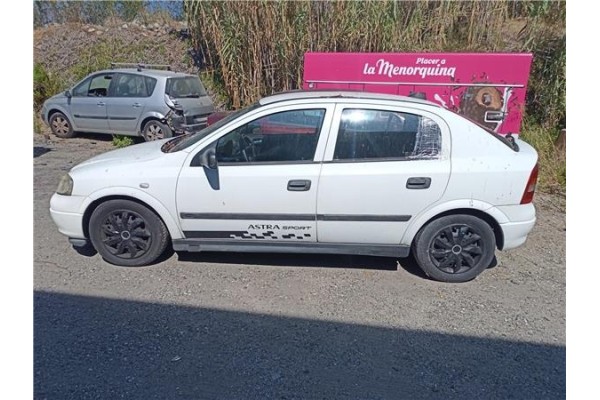 opel astra g berlina del año 2001
