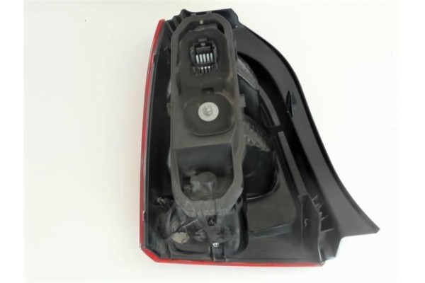 Recambio de piloto trasero derecho para renault twingo ii 1.2 authentique referencia OEM IAM 8200387889  
