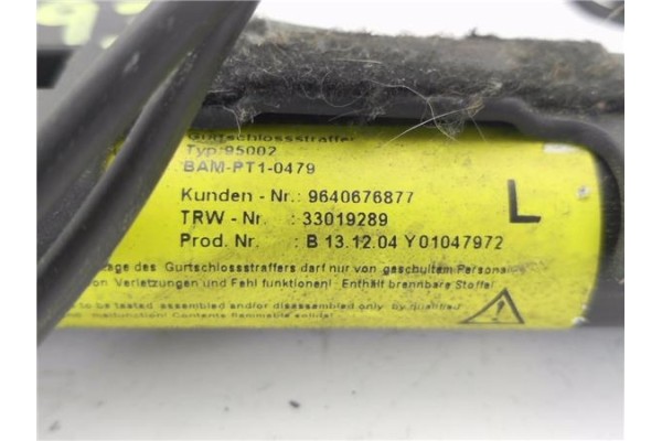 Recambio de anclaje cinturon delantero izquierdo para citroen c2 1.4 hdi referencia OEM IAM 9640678877 TRW33022955 