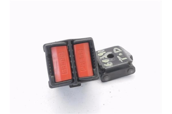 Recambio de anclaje cinturon trasero derecho para renault clio ii fase i (b/cb0) 1.4 alize referencia OEM IAM 8200684043 7790432