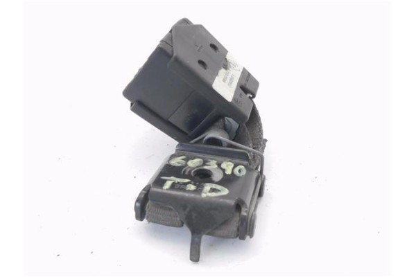 Recambio de anclaje cinturon trasero derecho para renault clio ii fase i (b/cb0) 1.4 alize referencia OEM IAM 8200684043 7790432