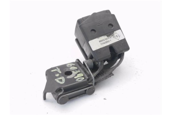 Recambio de anclaje cinturon trasero derecho para renault clio ii fase i (b/cb0) 1.4 alize referencia OEM IAM 8200684043 7790432