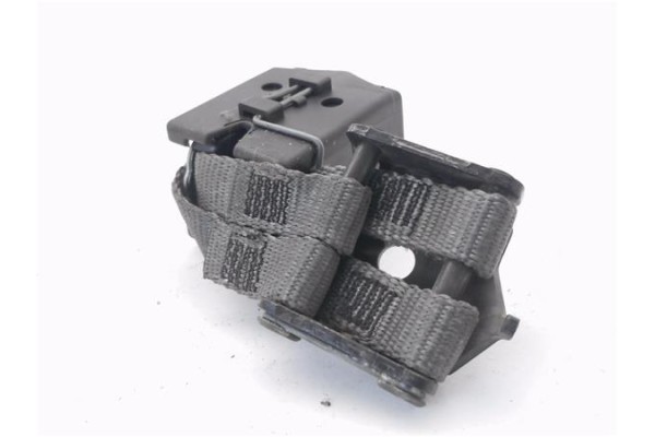 Recambio de anclaje cinturon trasero derecho para renault clio ii fase i (b/cb0) 1.4 alize referencia OEM IAM 8200684043 7790432