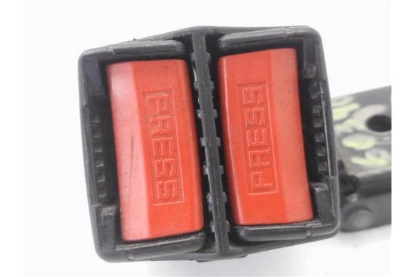 Recambio de anclaje cinturon trasero derecho para renault clio ii fase i (b/cb0) 1.4 alize referencia OEM IAM 8200684043 7790432