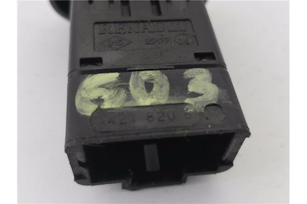 Recambio de interruptor luces emergencia para renault clio ii fase i (b/cb0) 1.4 alize referencia OEM IAM 252903199R 421820B 