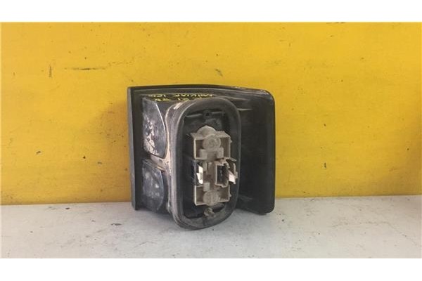 Recambio de piloto trasero izquierdo para renault r 21 nevada (k48) 2.1 gtd familiale referencia OEM IAM E21194  