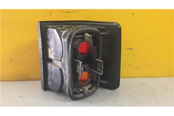 Recambio de piloto trasero izquierdo para renault r 21 nevada (k48) 2.1 turbo-d familiale referencia OEM IAM E21194  