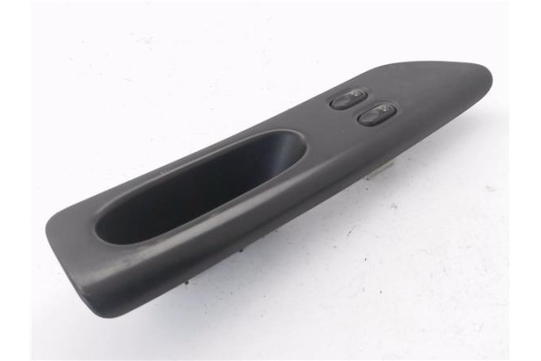 Recambio de mando elevalunas delantero izquierdo para renault laguna (b56) 2.2 dt (b569) referencia OEM IAM 7701672452E 77008226