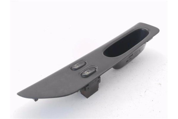 Recambio de mando elevalunas delantero izquierdo para renault laguna (b56) 2.2 dt (b569) referencia OEM IAM 7701672452E 77008226