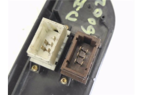 Recambio de mando elevalunas delantero izquierdo para renault laguna (b56) 2.2 dt (b569) referencia OEM IAM 7701672452E 77008226