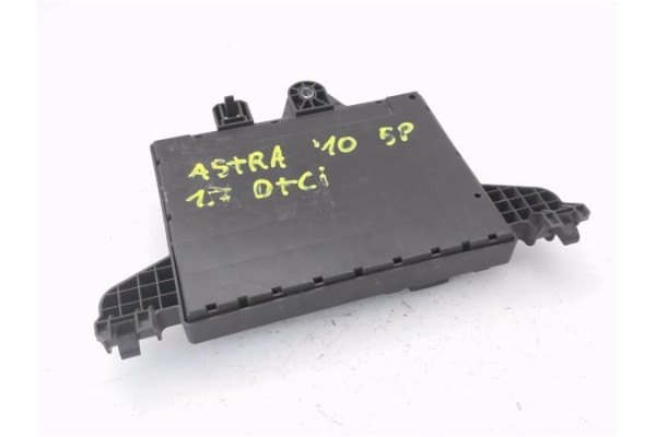 Recambio de centralita para opel astra j berlina 5p 1.7 selective referencia OEM IAM 13302300 365927271 