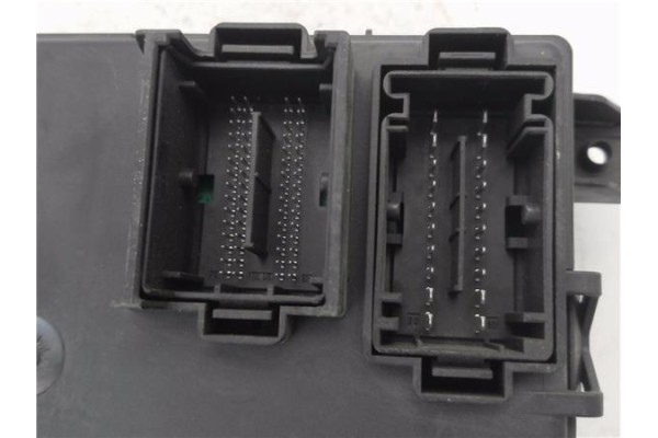 Recambio de caja fusibles/rele para opel corsa d 1.2 referencia OEM IAM 13301560 401154265 