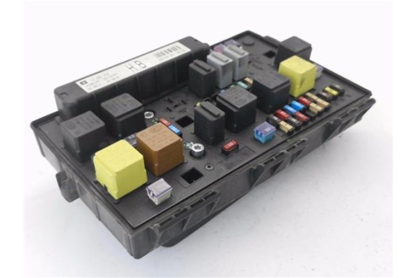 Recambio de caja fusibles/rele para opel zafira 1.9 cdti referencia OEM IAM 13206754 5DK00866838 