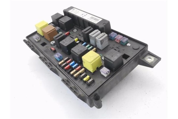 Recambio de caja fusibles/rele para opel zafira 1.9 cdti referencia OEM IAM 13206754 5DK00866838 