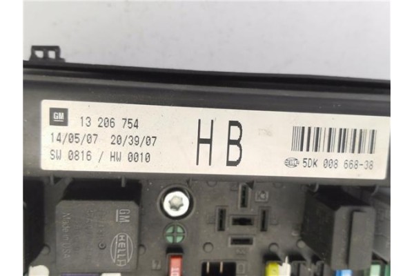 Recambio de caja fusibles/rele para opel zafira 1.9 cdti referencia OEM IAM 13206754 5DK00866838 
