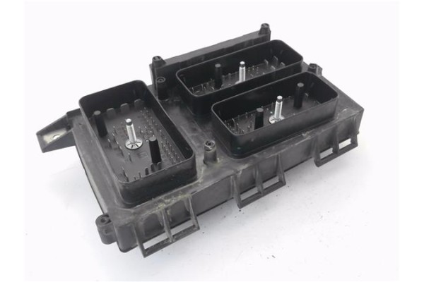 Recambio de caja fusibles/rele para opel zafira 1.9 cdti referencia OEM IAM 13206754 5DK00866838 