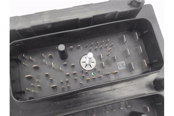 Recambio de caja fusibles/rele para opel zafira 1.9 cdti referencia OEM IAM 13206754 5DK00866838 