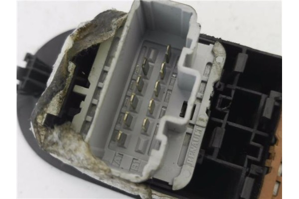 Recambio de mando elevalunas delantero izquierdo para renault scenic ii (jm) 1.4 authentique referencia OEM IAM 8200160603  