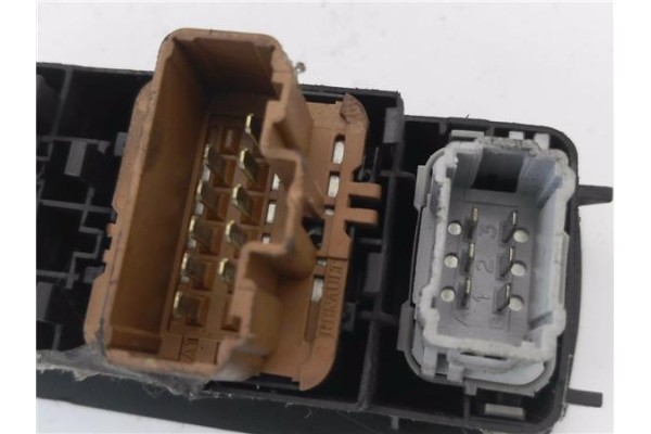 Recambio de mando elevalunas delantero izquierdo para renault scenic ii (jm) 1.4 authentique referencia OEM IAM 8200160603  