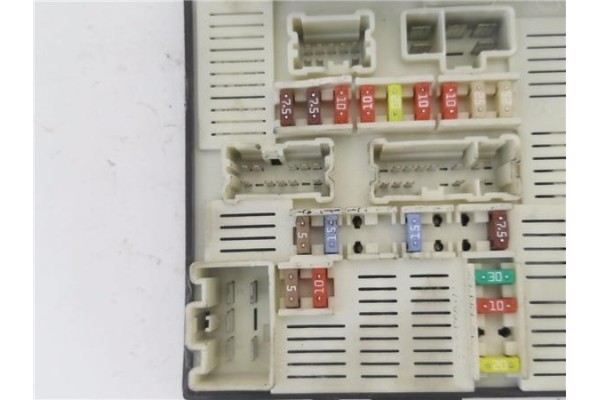 Recambio de caja fusibles/rele para renault scenic ii (jm) 1.4 authentique referencia OEM IAM 820048866  