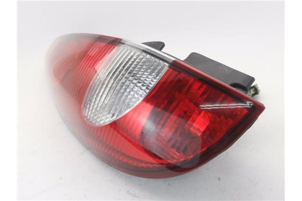 Recambio de piloto trasero izquierdo para nissan almera tino (v10m) 1.8 básico referencia OEM IAM E95251  